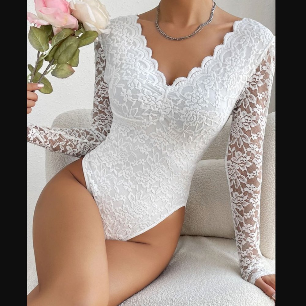 🌟NEW, CUTE**-  White V-Neck Long Sleeve Lace Trim Bodysuit | OFFERS WELCOME! - Picture 4 of 7